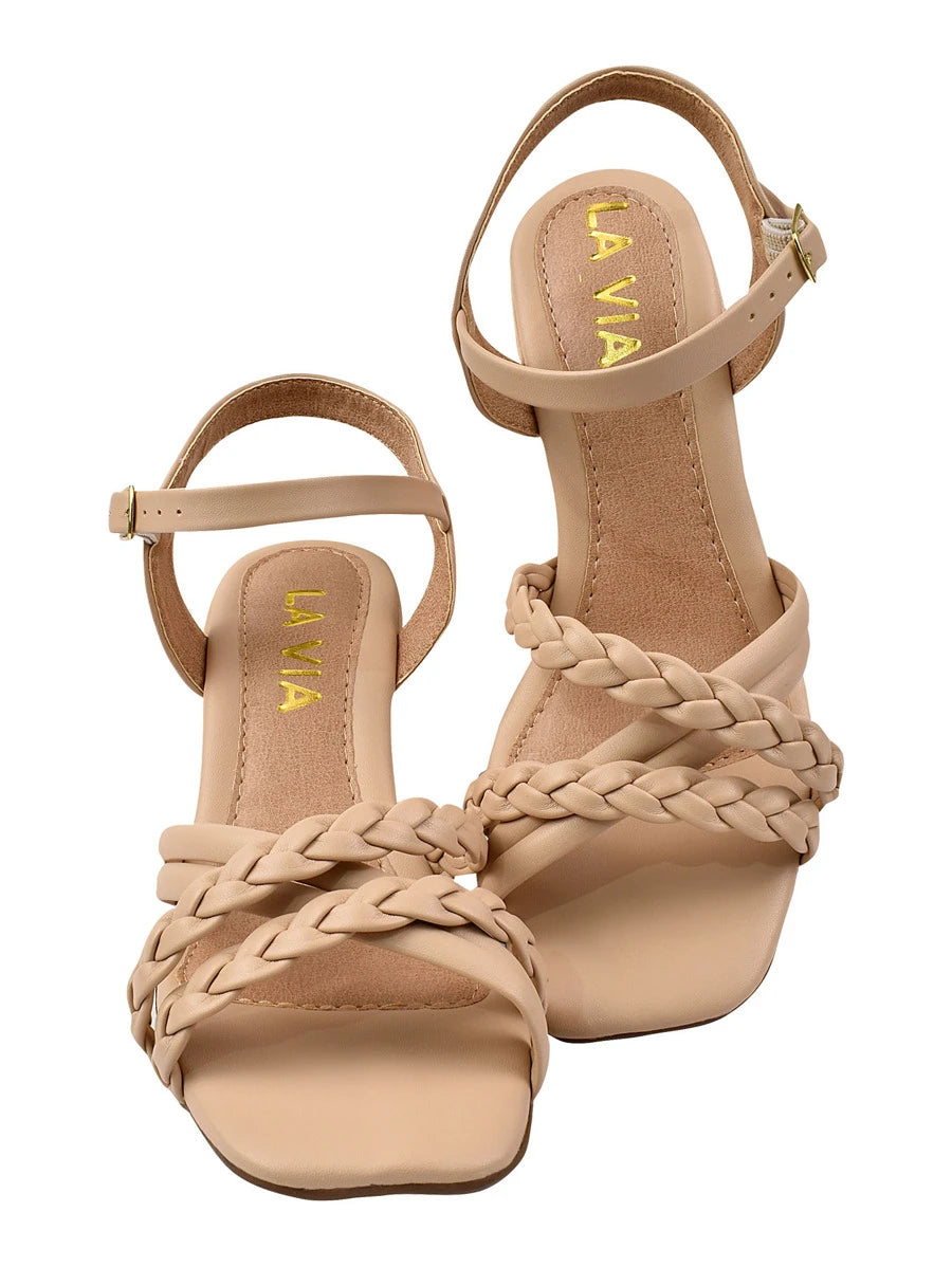 Sandália Tiras de Encanto: Conforto e Estilo que te Levam Mais Longe!