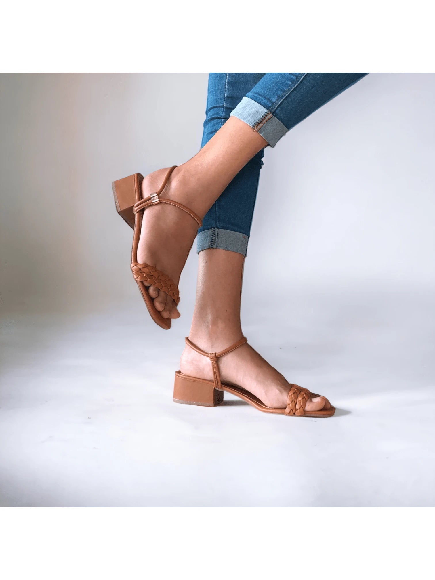 Sandália Salto Bloco Médio – Conforto e Estilo | 4 Cores