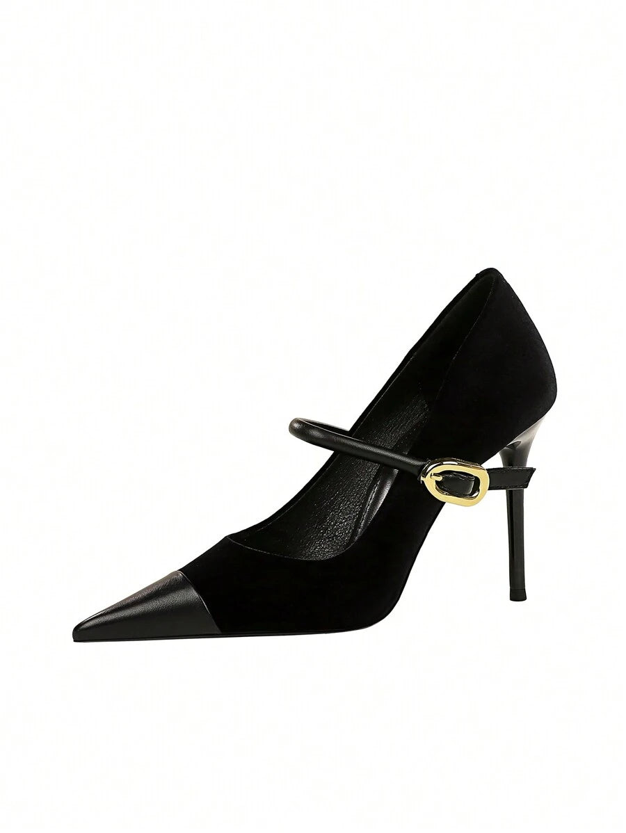 Scarpin Preto com Fivela – Salto 10cm e Conforto