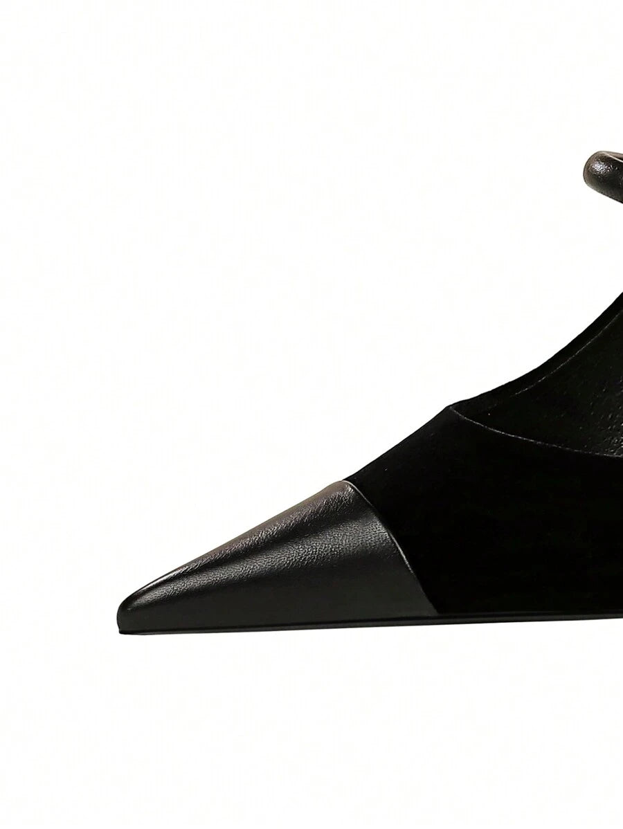 Scarpin Preto com Fivela – Salto 10cm e Conforto