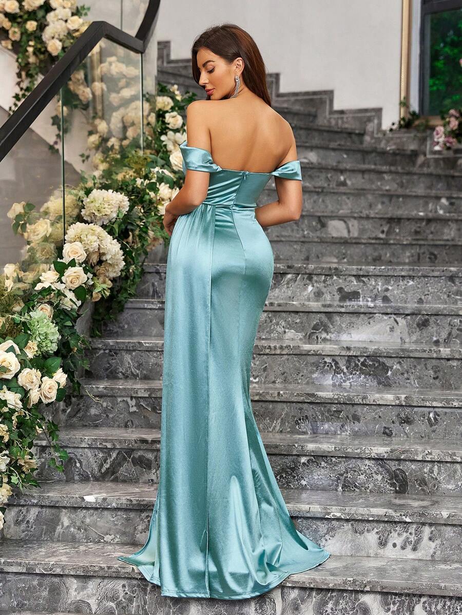 vestido de cetim azul empoeirado