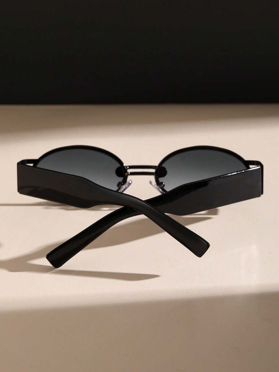 Oculos feminino Vintage Glam - O Clássico que Reinventa o Estilo ✨