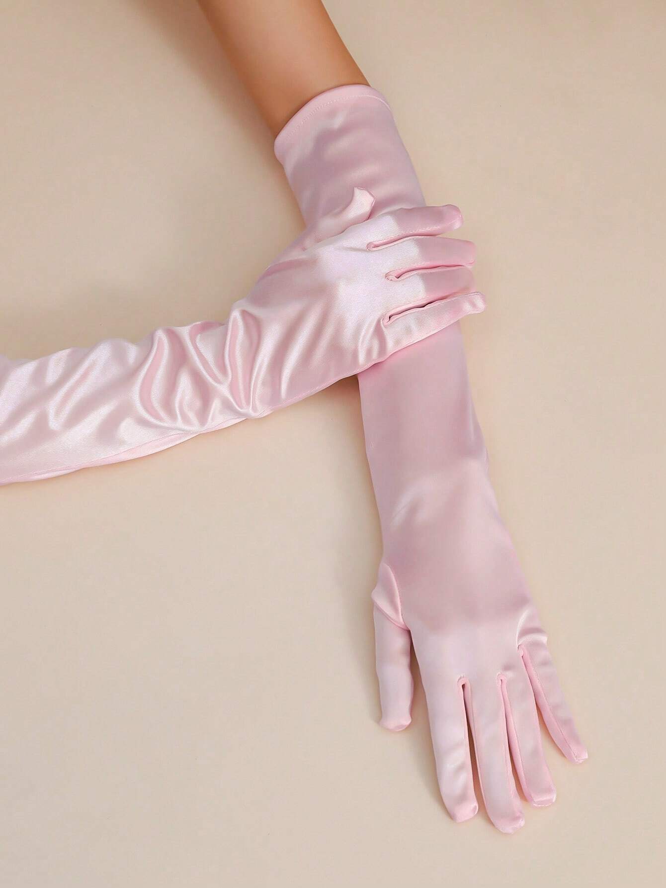Luvas de Noiva em Cetim – Sofisticação para Casamentos e Festas