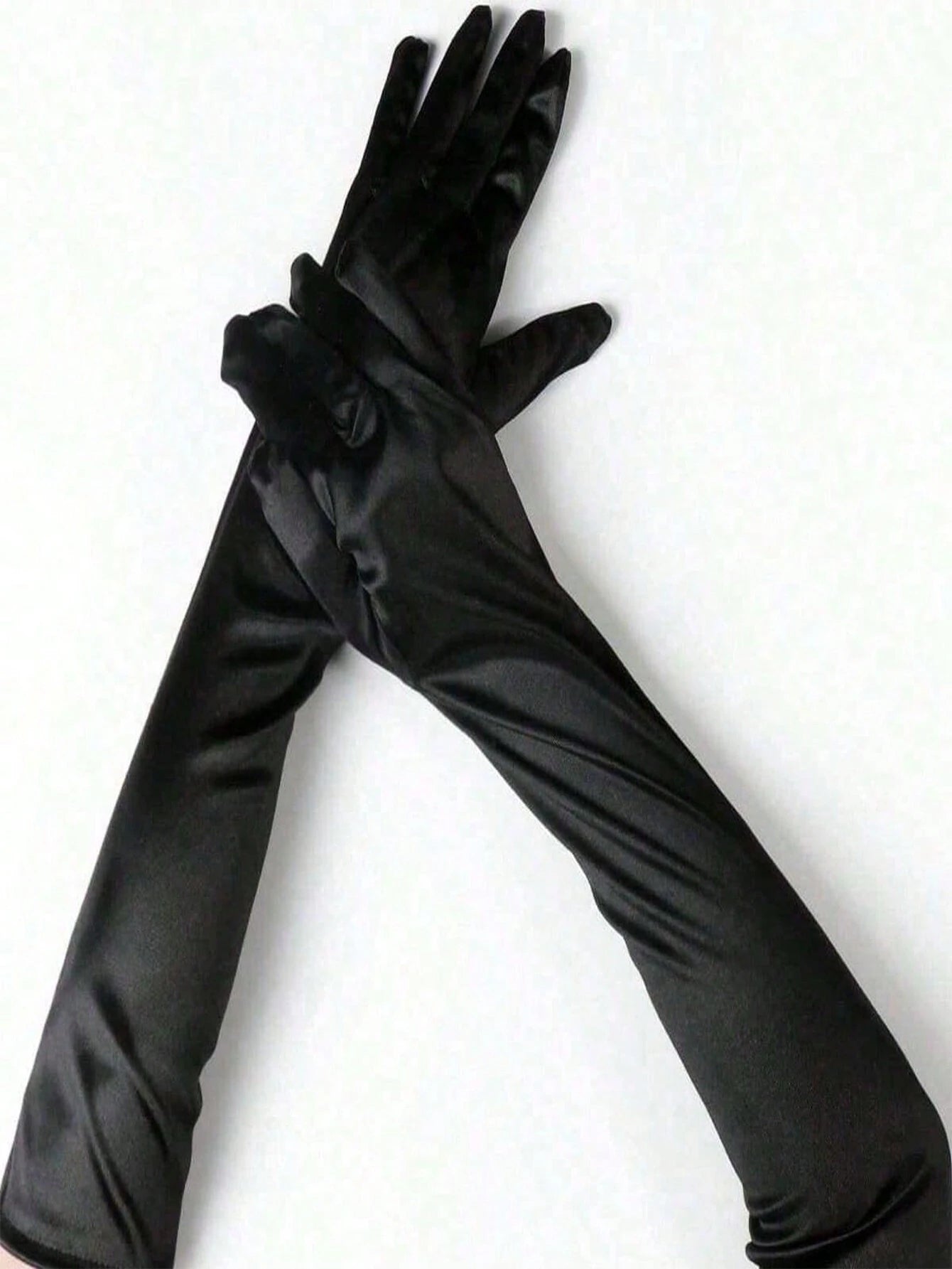 Luvas de Noiva em Cetim – Sofisticação para Casamentos e Festas