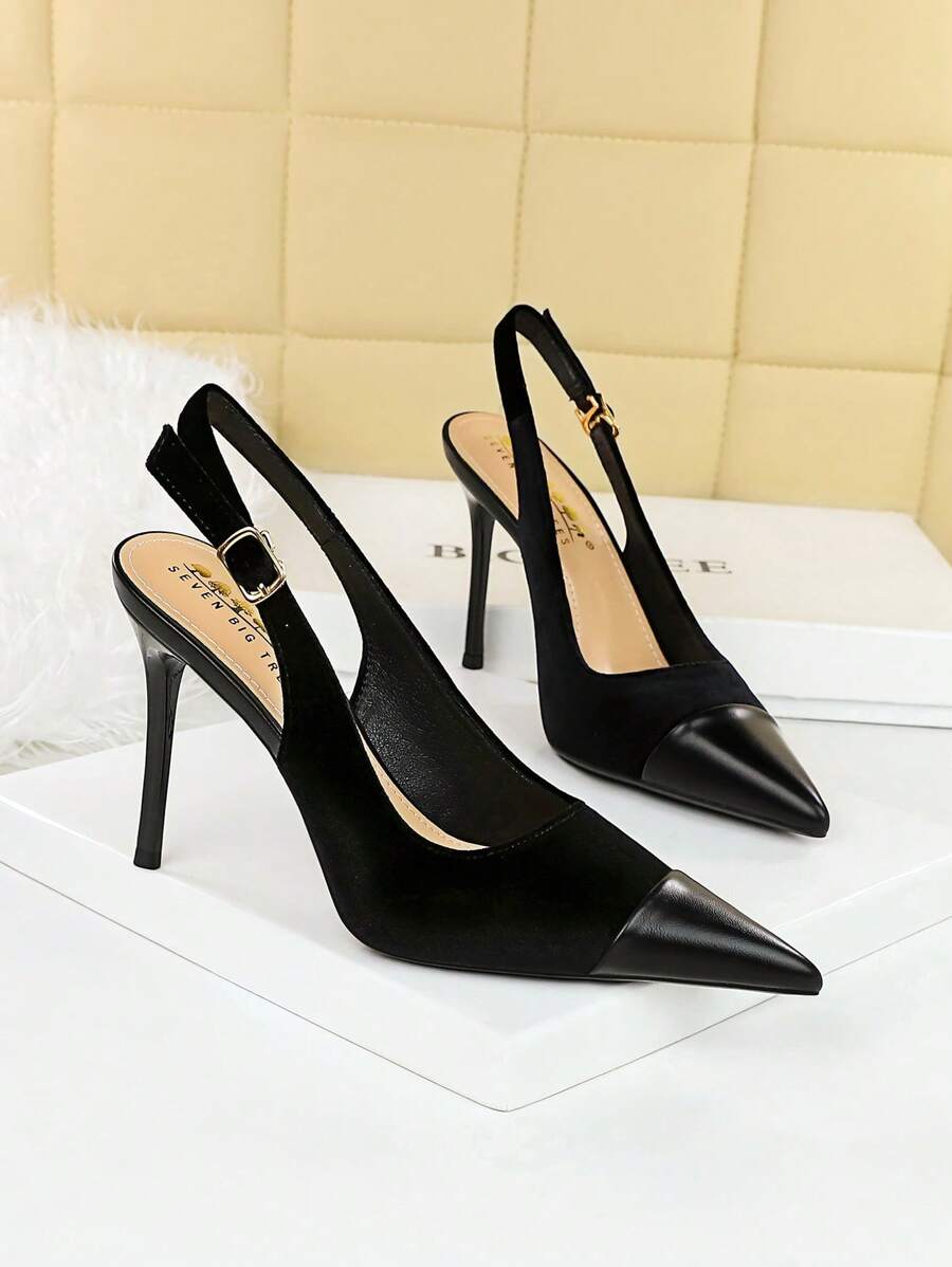 Scarpin Preto com Fivela – Salto 10cm e Conforto