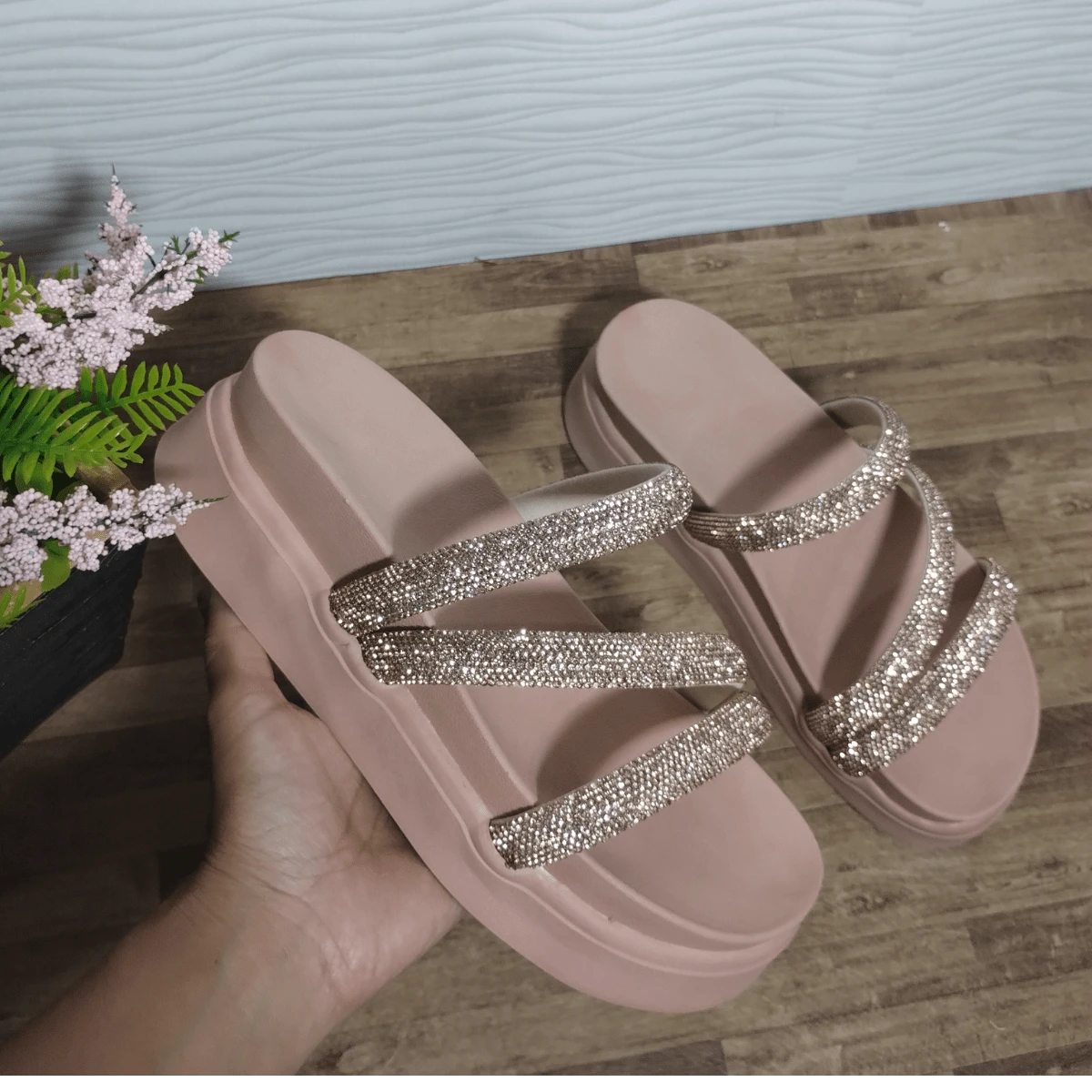 Sandália Plataforma - PASSOS DE LUXO e Brilho Total