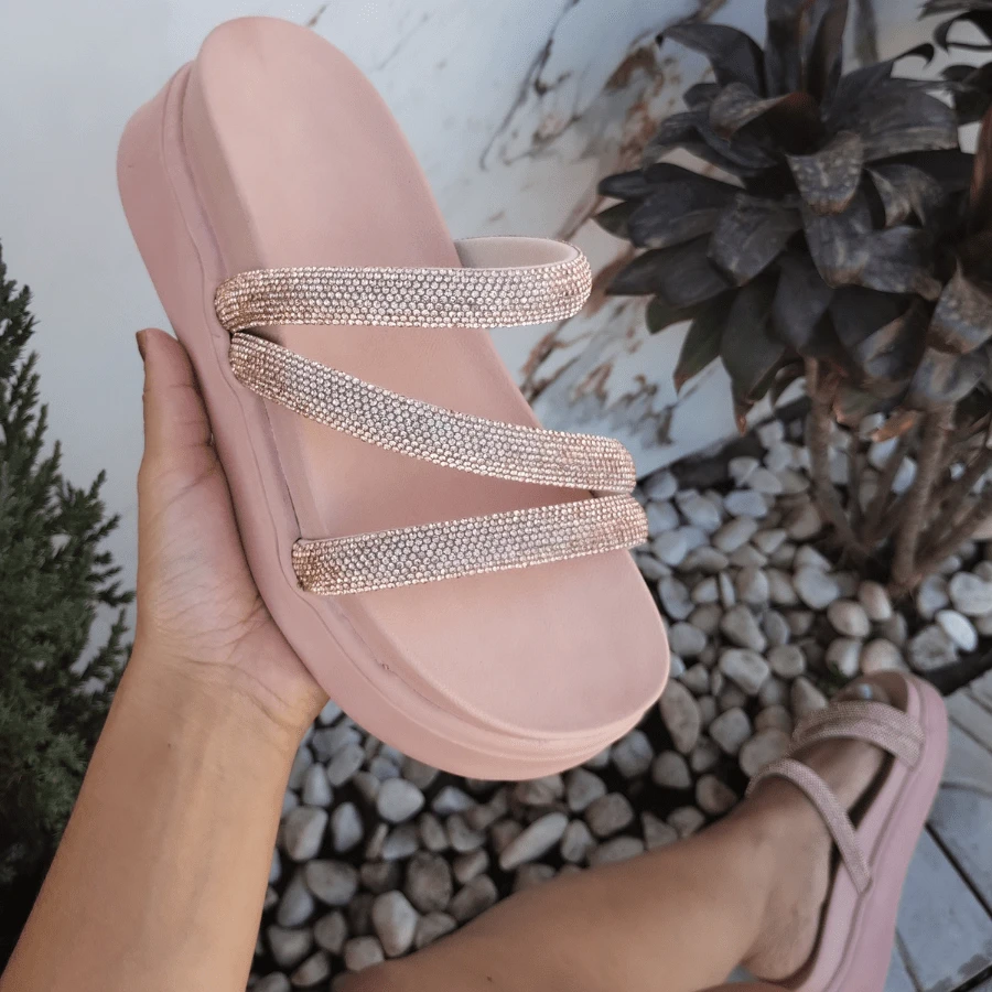 Sandália Plataforma - PASSOS DE LUXO e Brilho Total