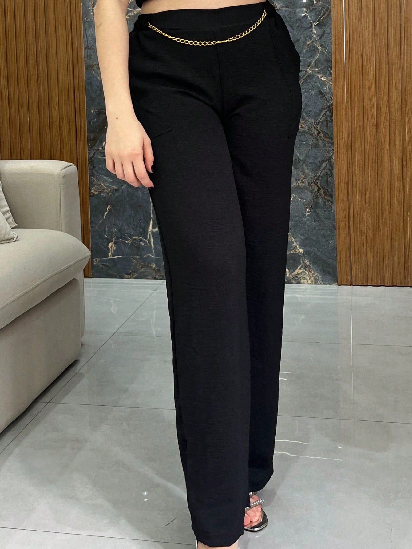 Calça Pantalona Feminina com Corrente – Estilo e Sofisticação!