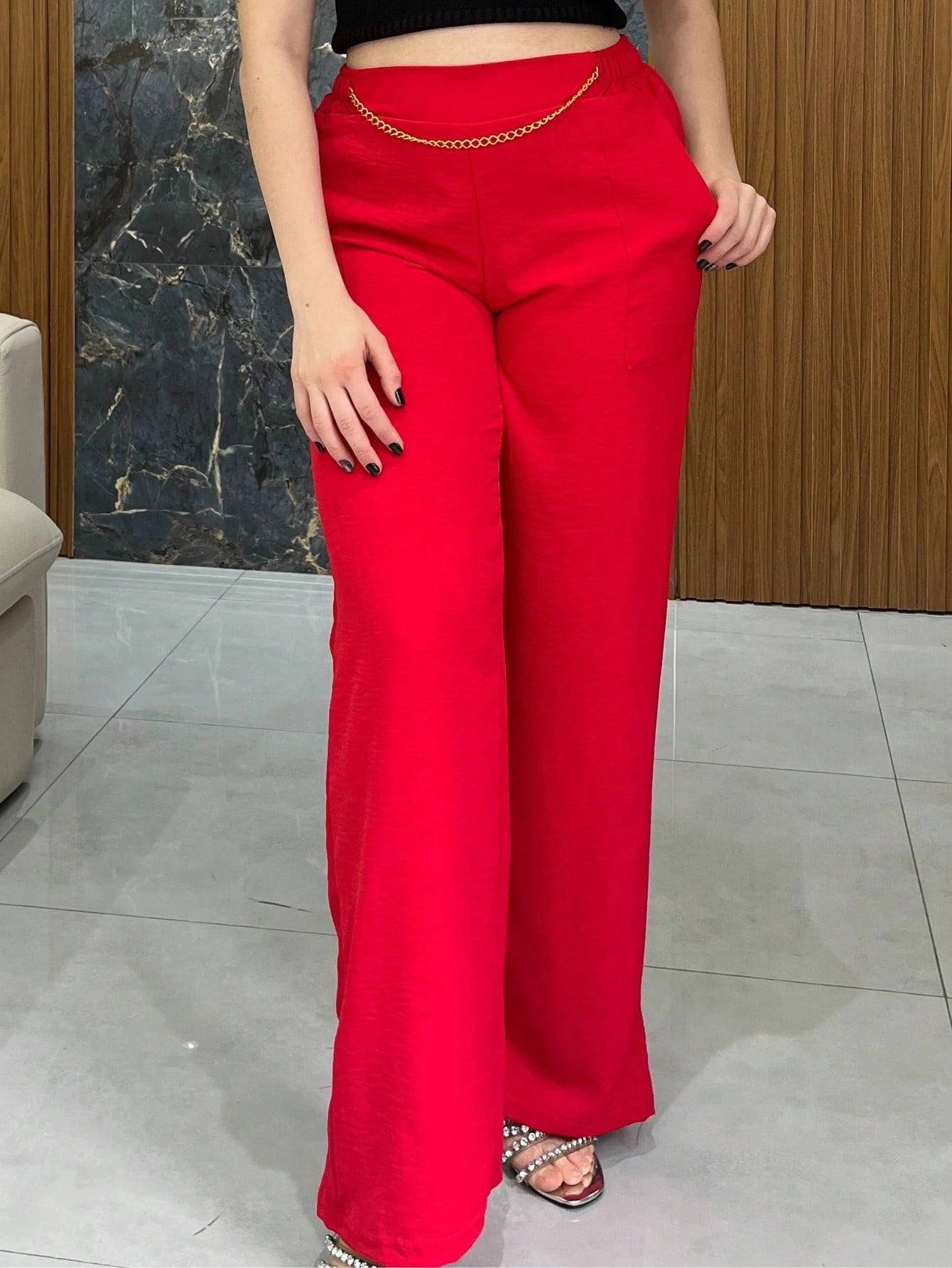 Calça Pantalona Feminina com Corrente – Estilo e Sofisticação!