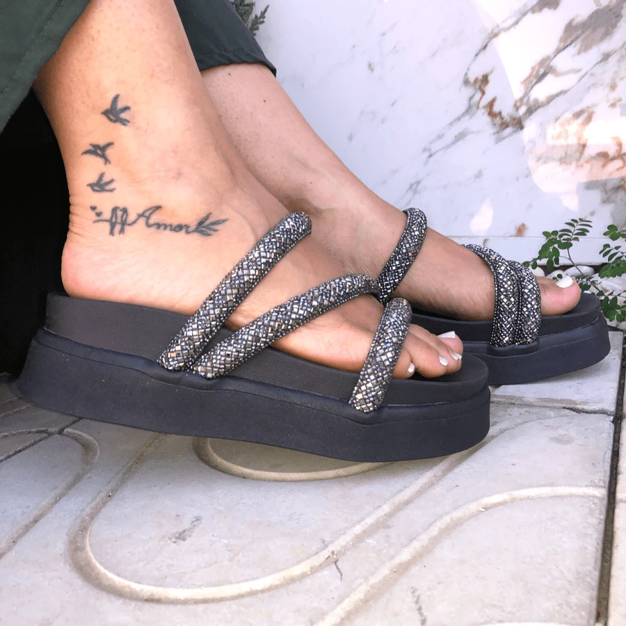 Sandália Plataforma - PASSOS DE LUXO e Brilho Total