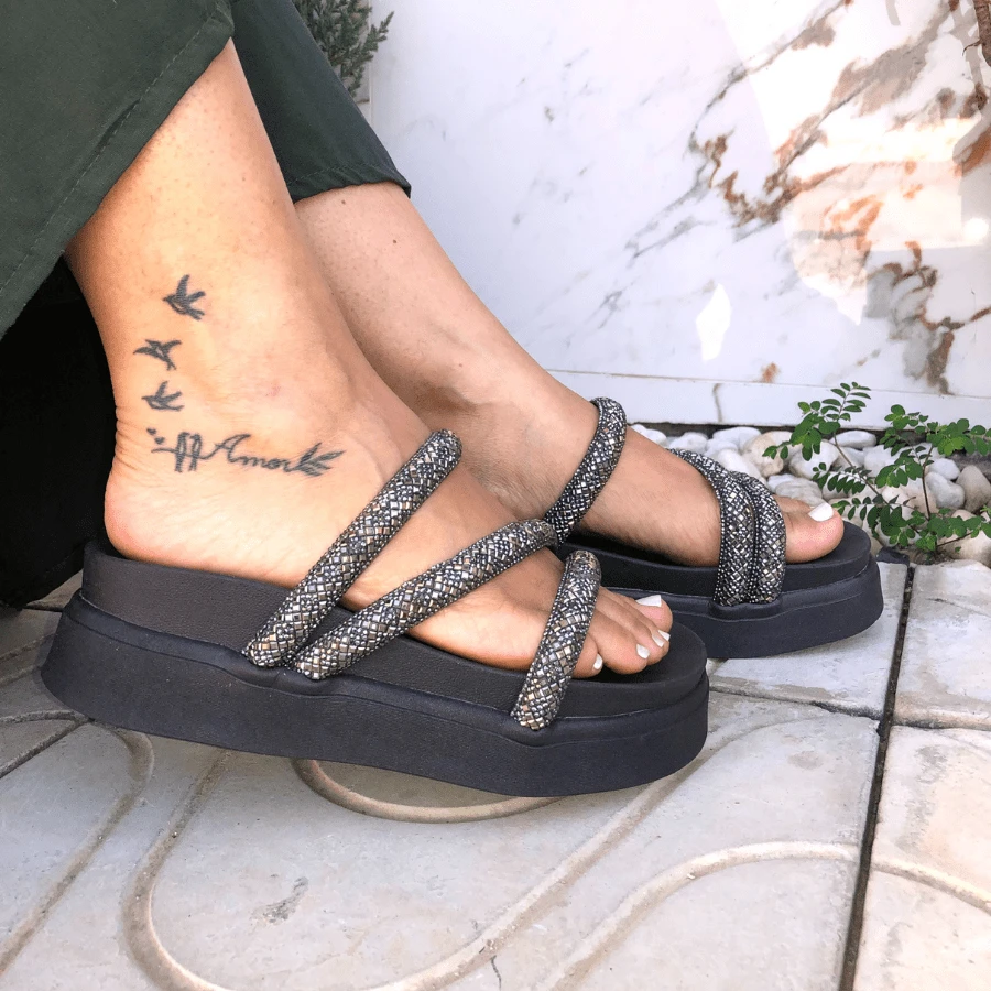 Sandália Plataforma - PASSOS DE LUXO e Brilho Total