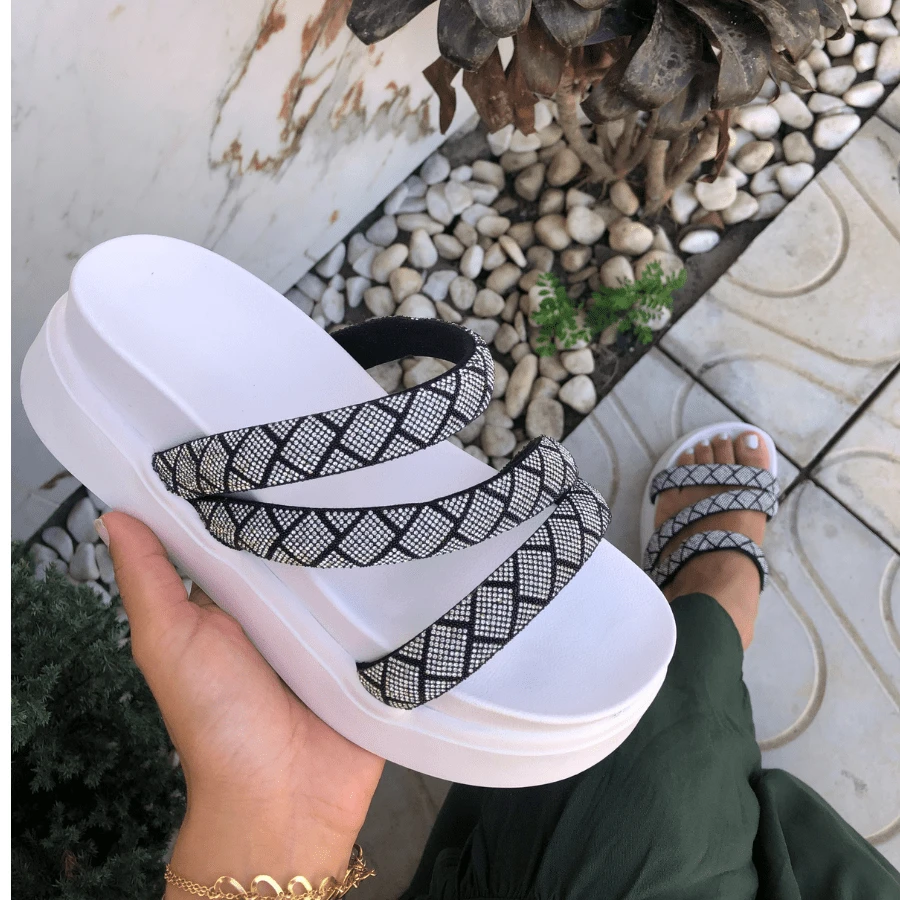 Sandália Plataforma - PASSOS DE LUXO e Brilho Total