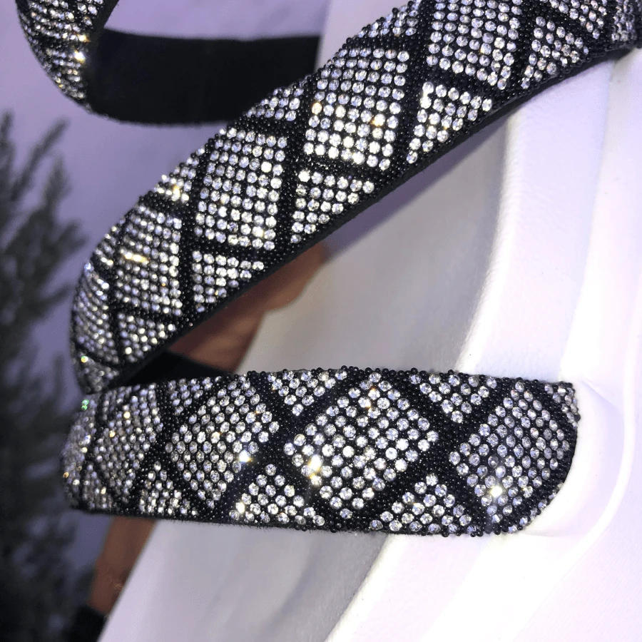 Sandália Plataforma - PASSOS DE LUXO e Brilho Total