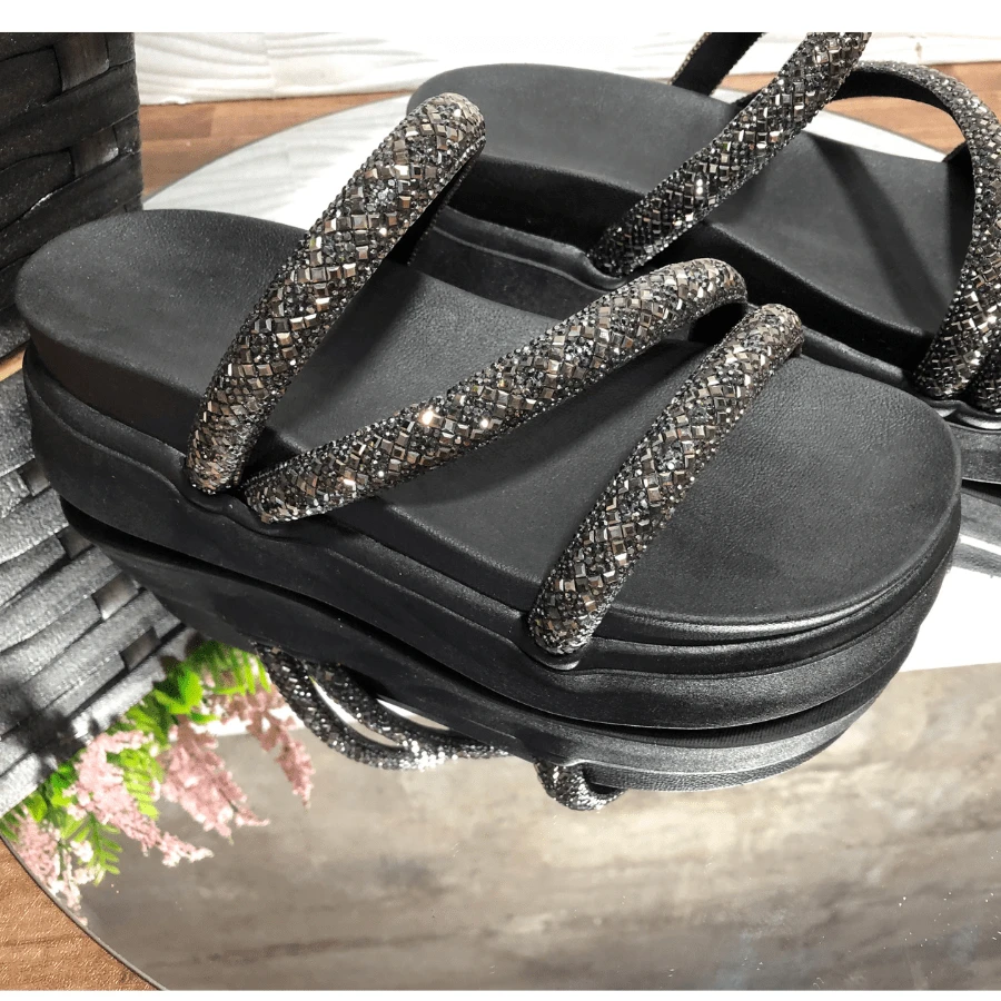 Sandália Plataforma - PASSOS DE LUXO e Brilho Total