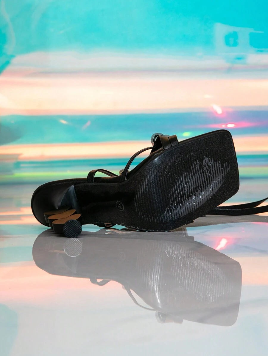 Sandália de Salto Alto Feminina com Decoração de Borboleta