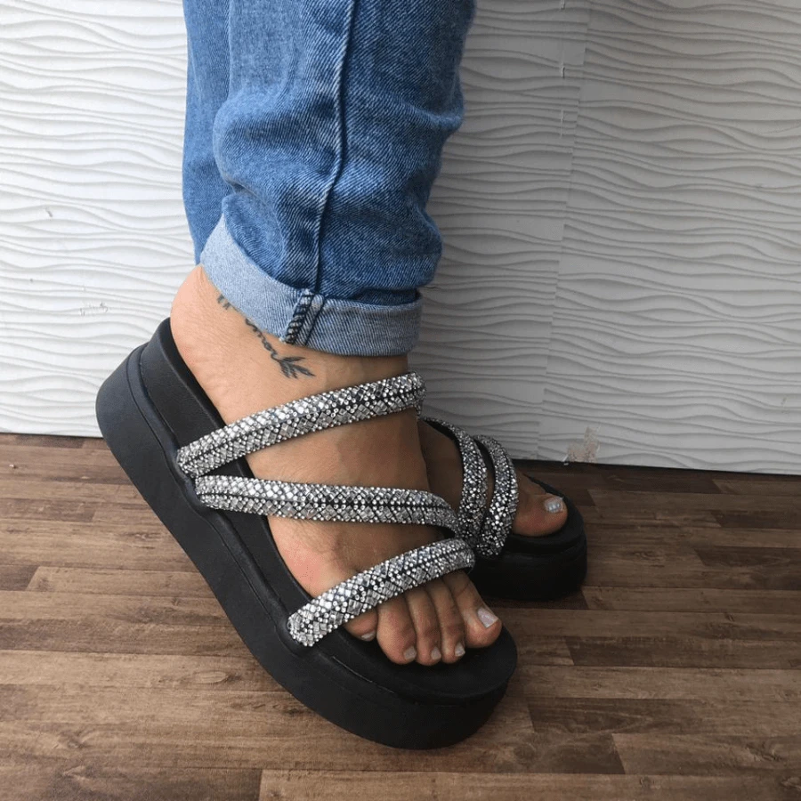 Sandália Plataforma - PASSOS DE LUXO e Brilho Total