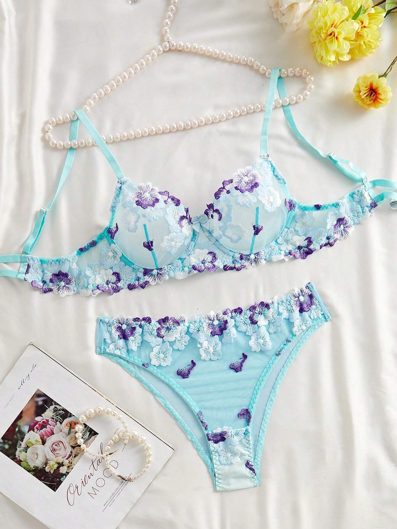 lingerie sexy feminina
conjunto de lingerie sensual
lingerie com renda bordada
lingerie para Dia dos Namorados
lingerie azul e rosa
conjunto sensual feminino
sutiã e calcinha elegantes