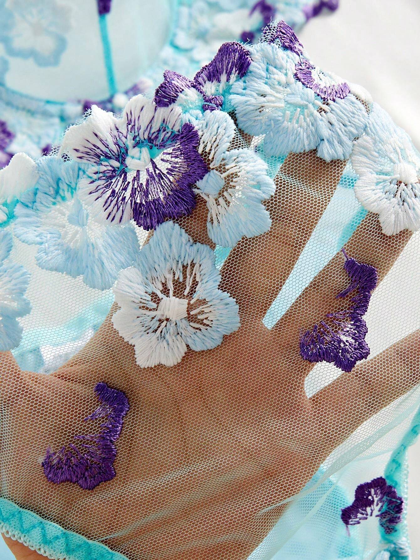 lingerie sexy feminina
conjunto de lingerie sensual
lingerie com renda bordada
lingerie para Dia dos Namorados
lingerie azul e rosa
conjunto sensual feminino
sutiã e calcinha elegantes