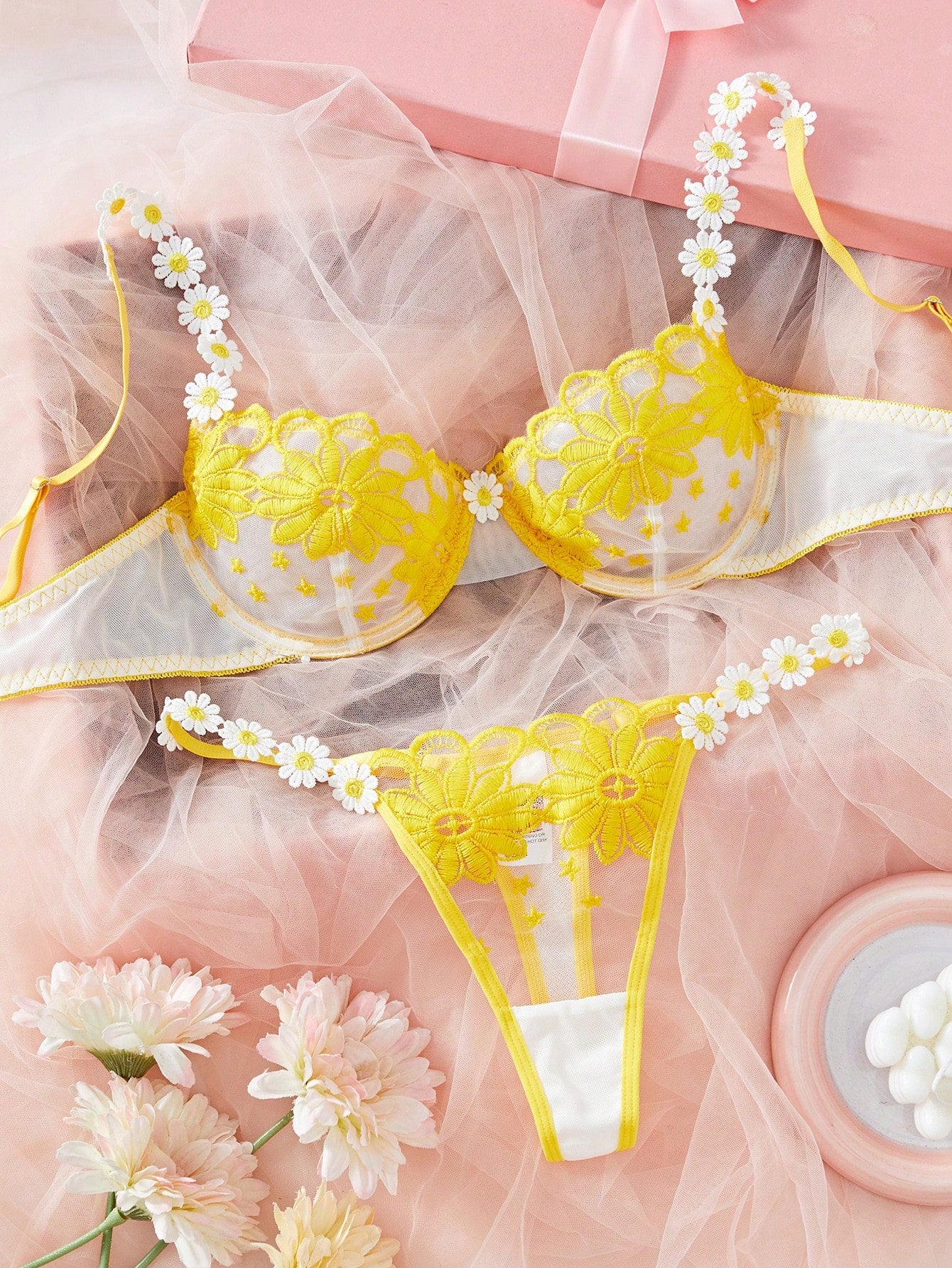 Lingerie feminina amarela