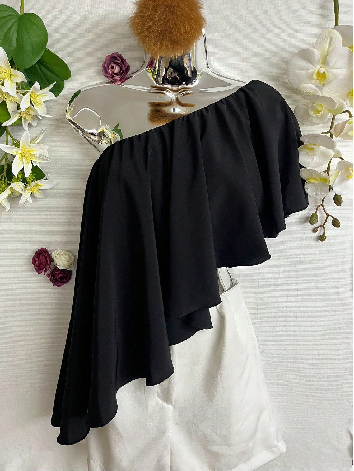 Blusa de Chiffon com Gola Assimétrica