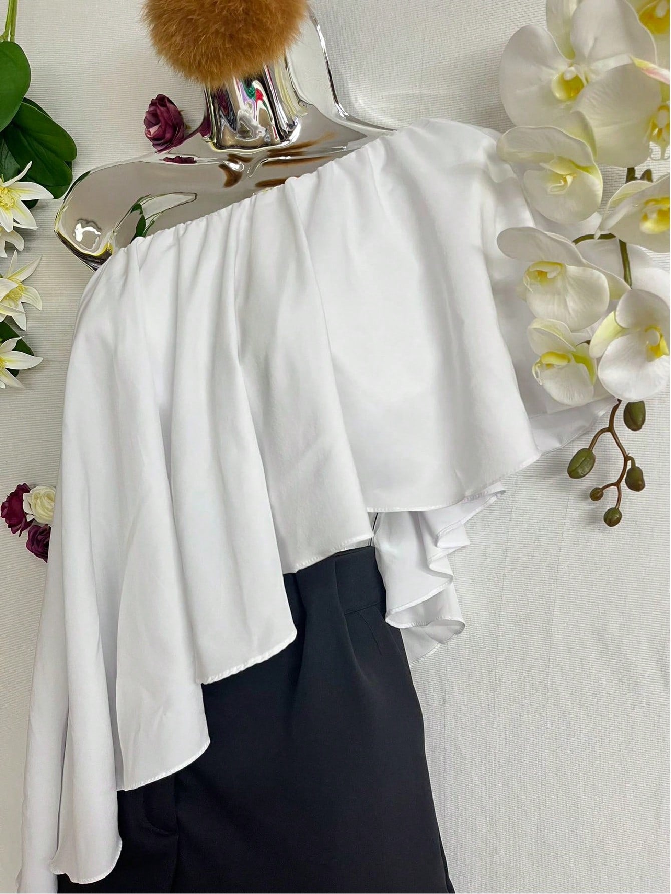 Blusa de Chiffon com Gola Assimétrica