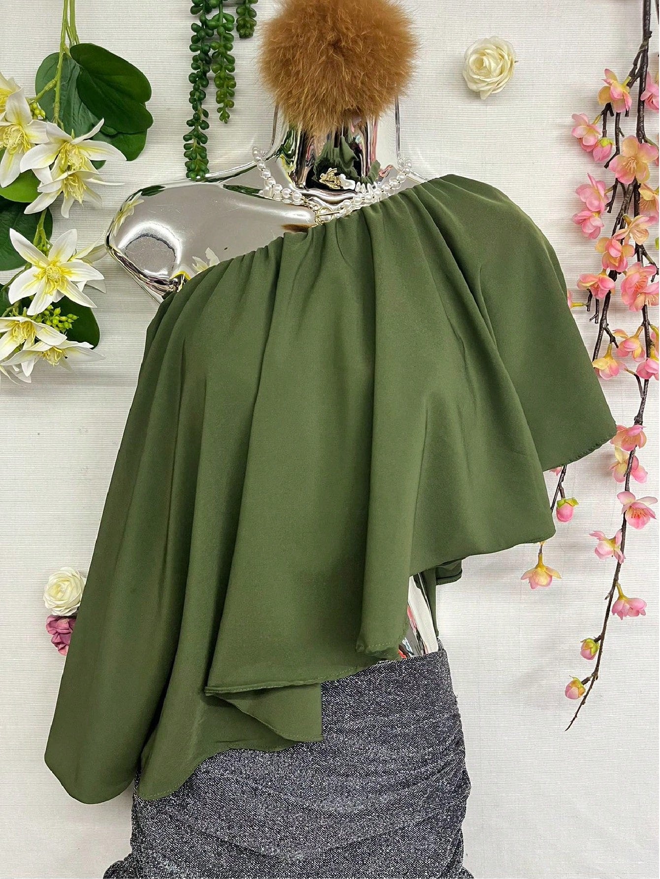 Blusa de Chiffon com Gola Assimétrica