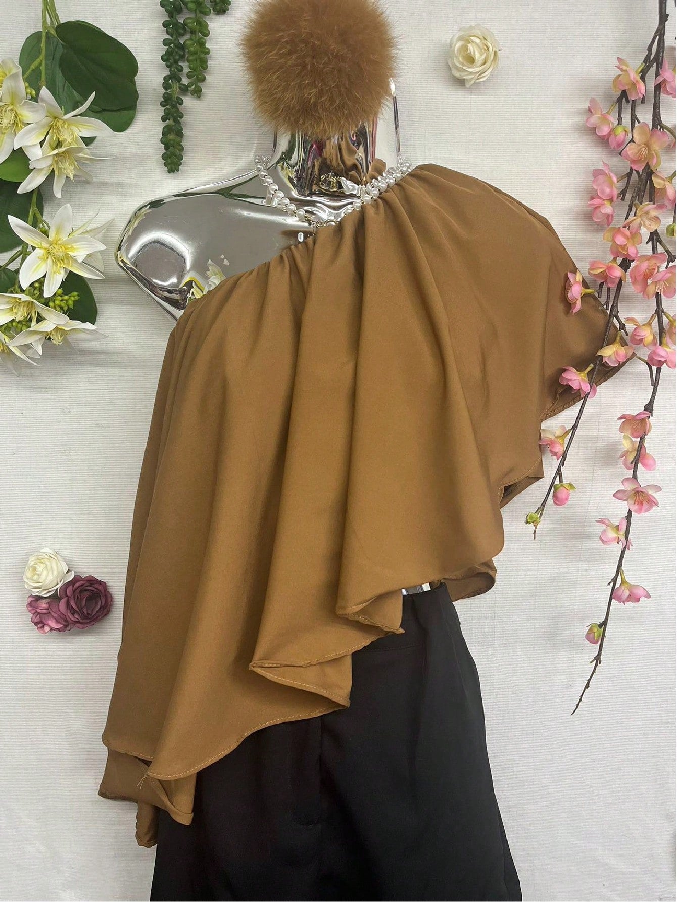 Blusa de Chiffon com Gola Assimétrica