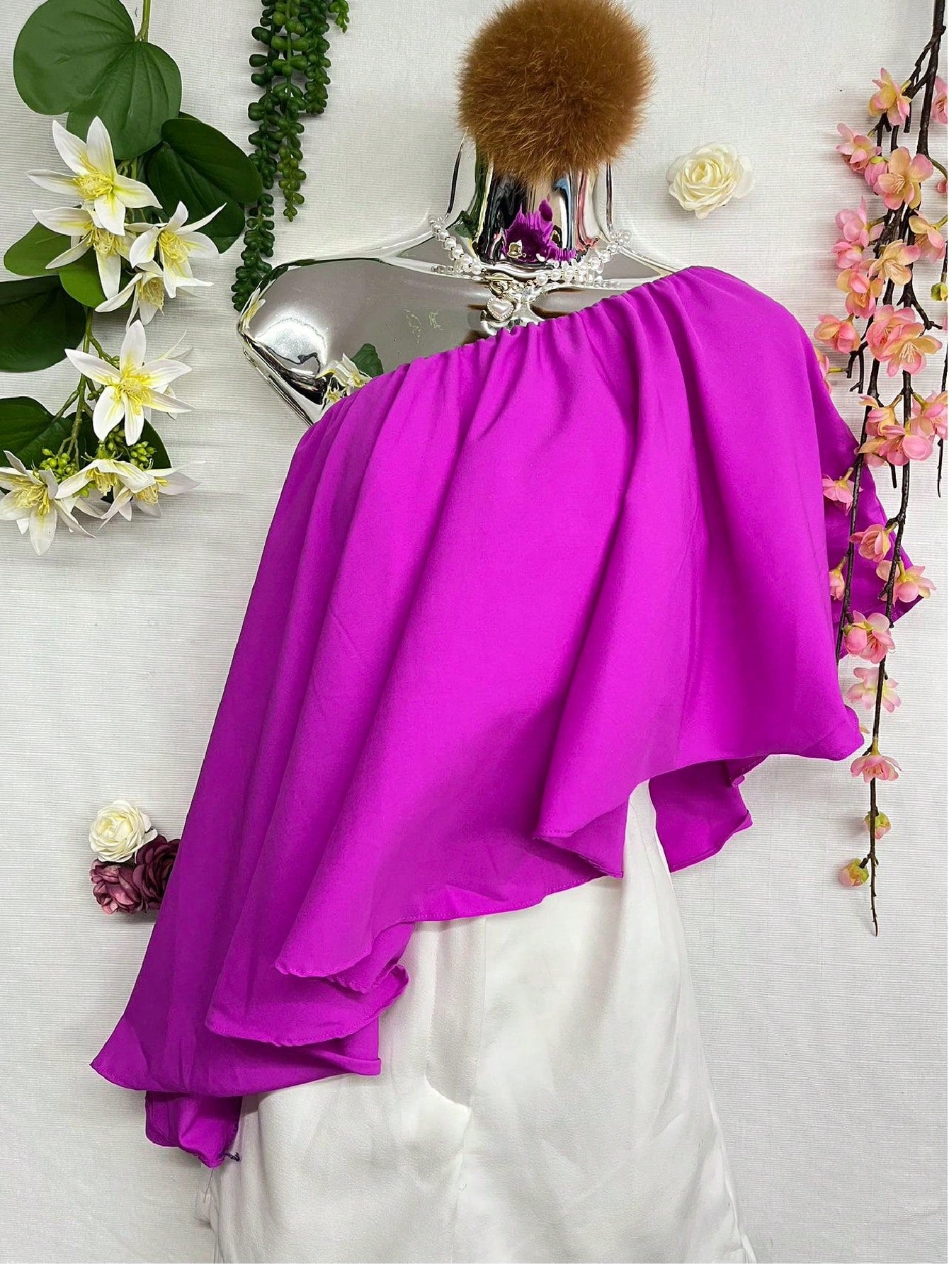 Blusa de Chiffon com Gola Assimétrica