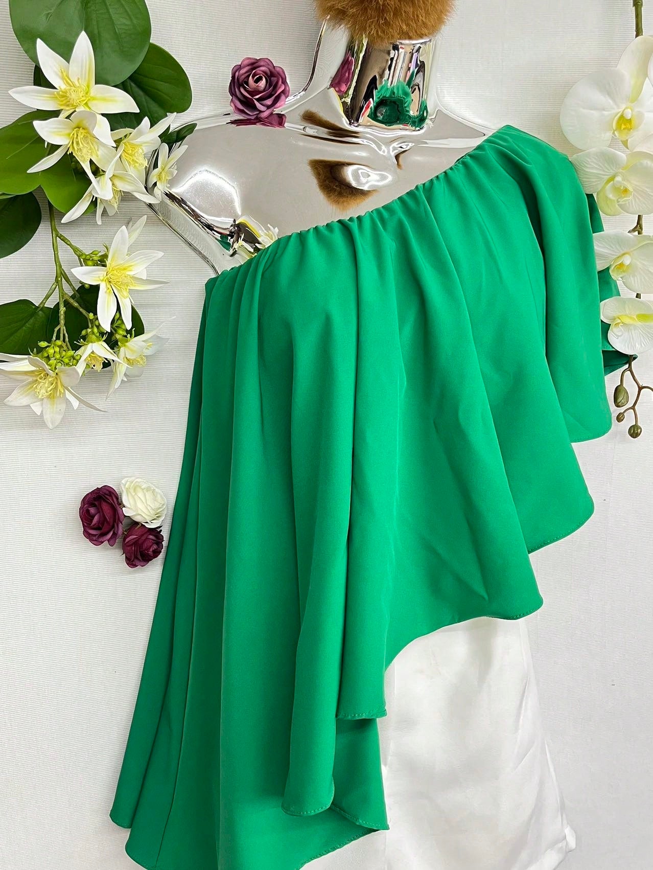 Blusa de Chiffon com Gola Assimétrica