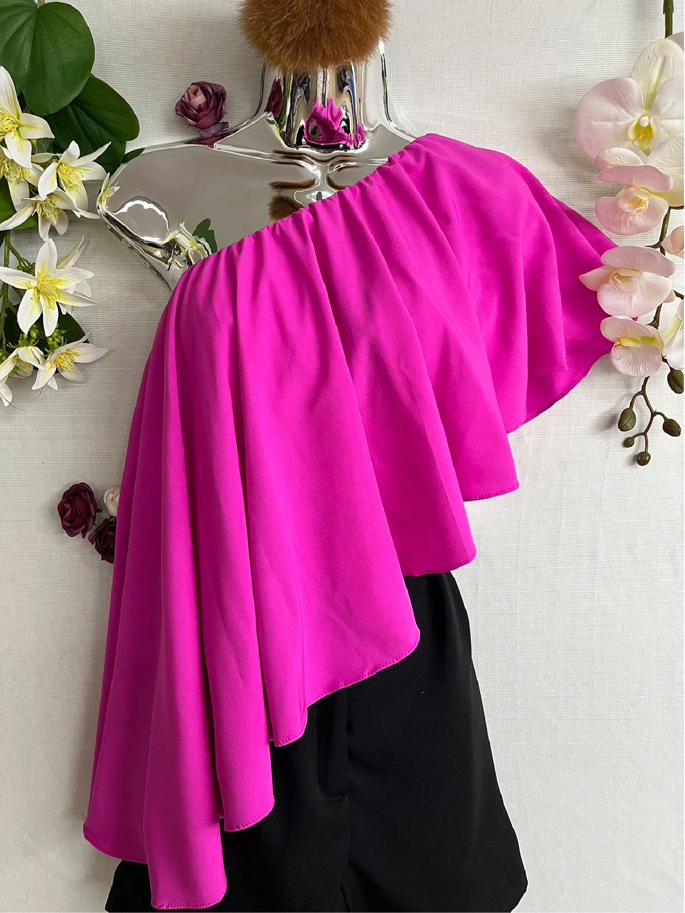 Blusa de Chiffon com Gola Assimétrica