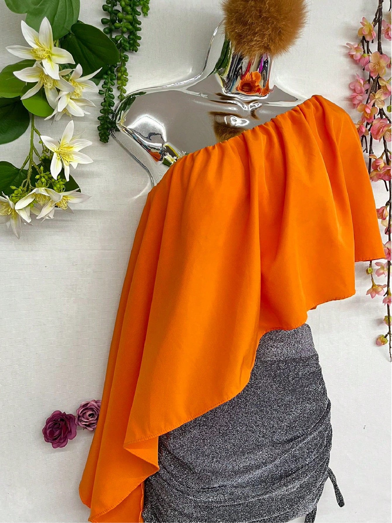 Blusa de Chiffon com Gola Assimétrica