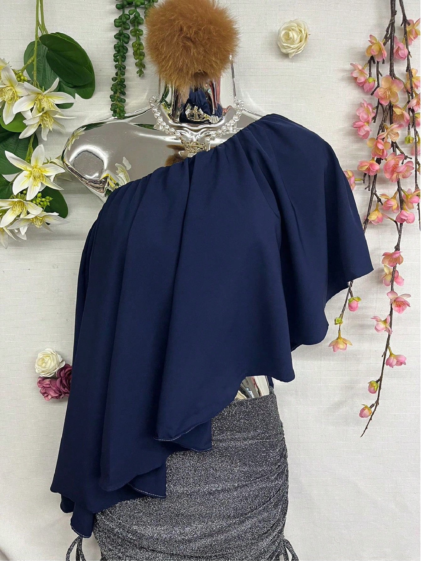 Blusa de Chiffon com Gola Assimétrica