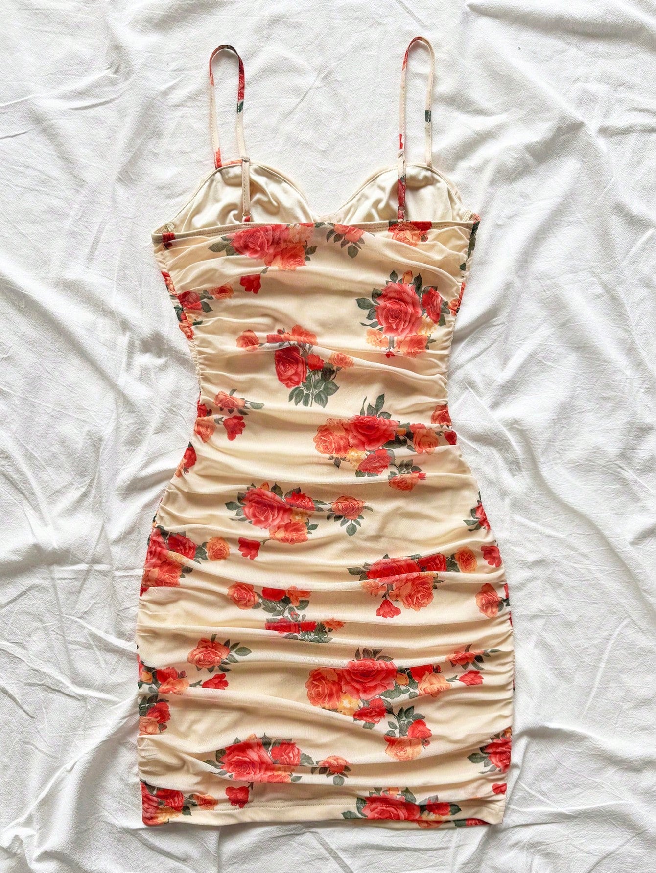 Vestido curto colado