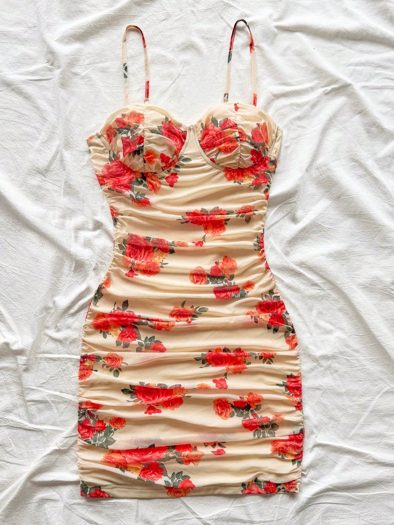 Vestido curto colado