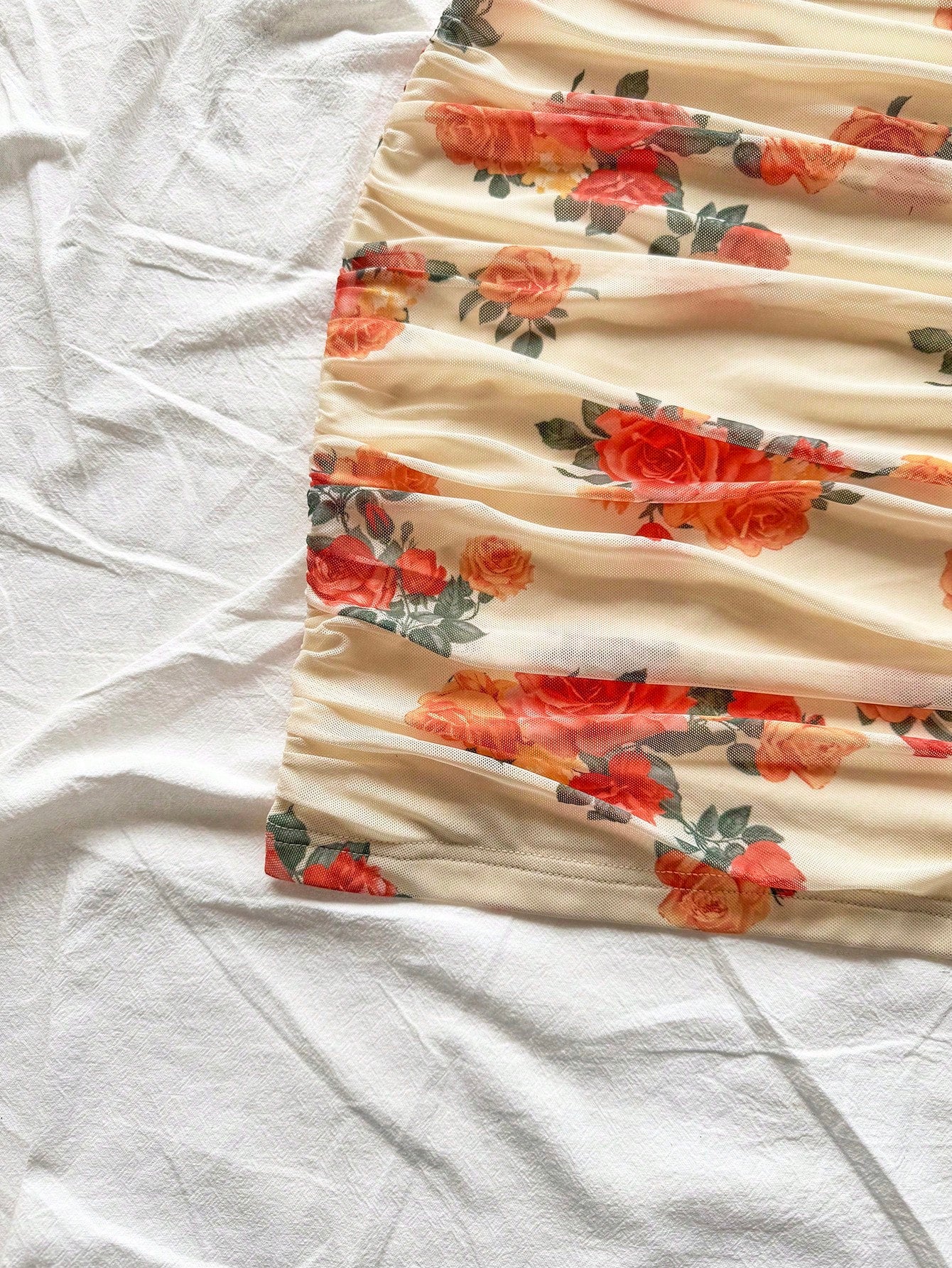 Vestido curto colado