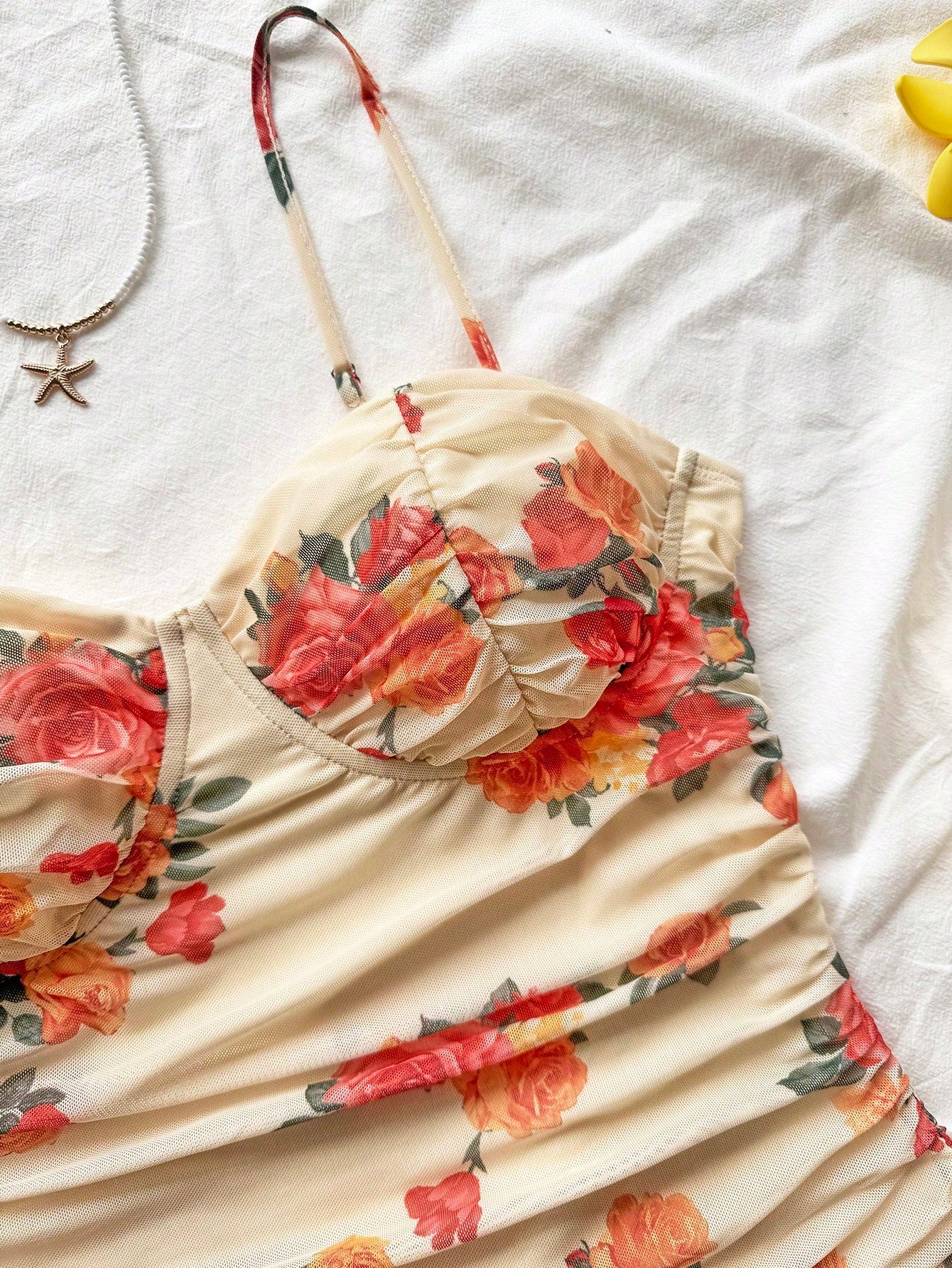 Vestido curto colado