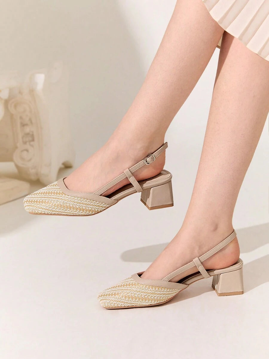 Sandália Salto Quadrado Damasco – Conforto e Estilo