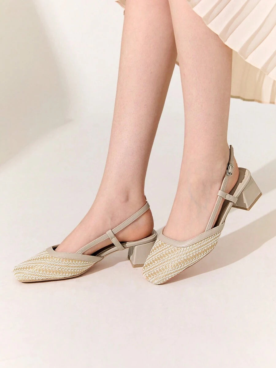 Sandália Salto Quadrado Damasco – Conforto e Estilo