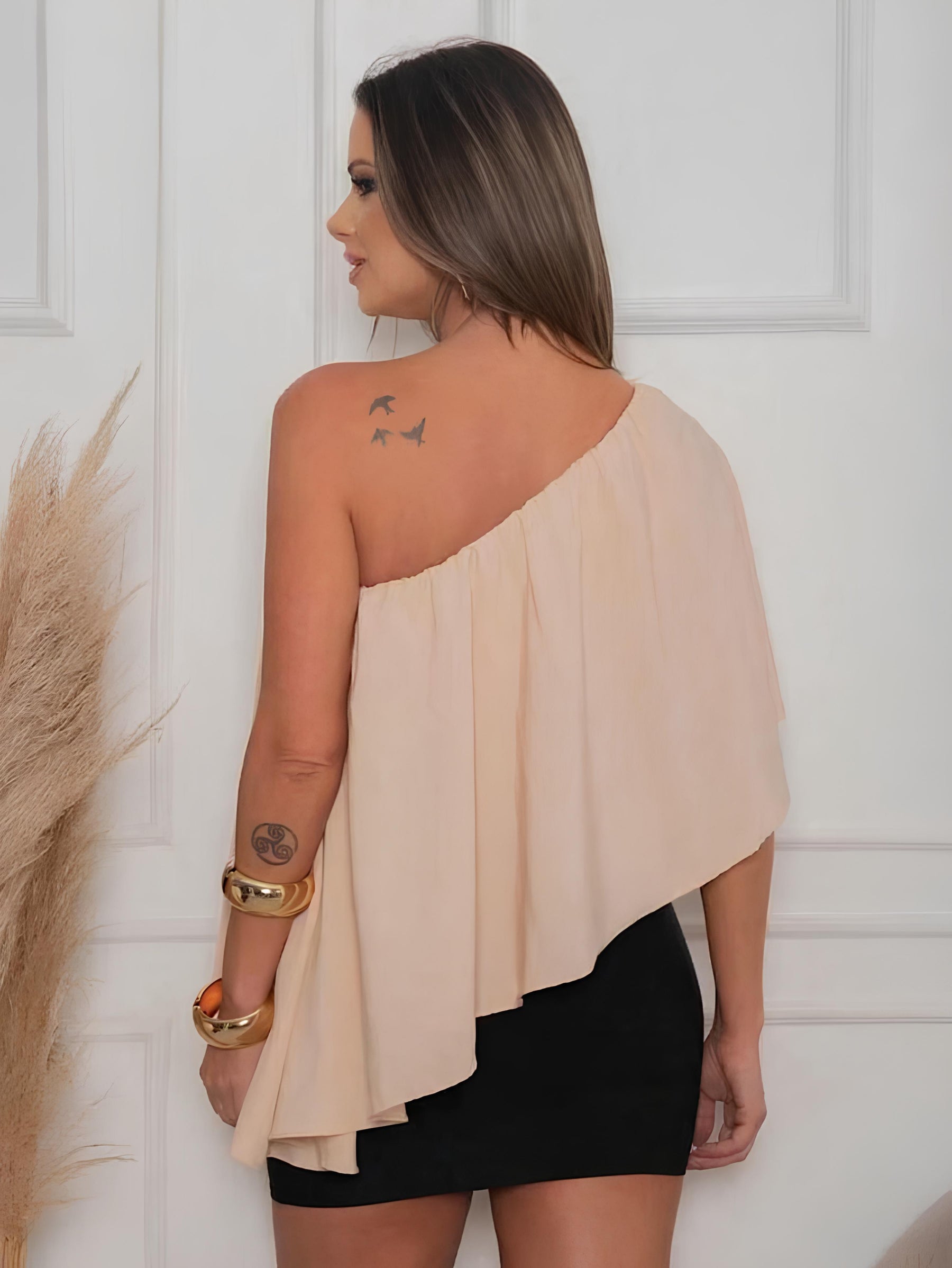 Blusa de Chiffon com Gola Assimétrica