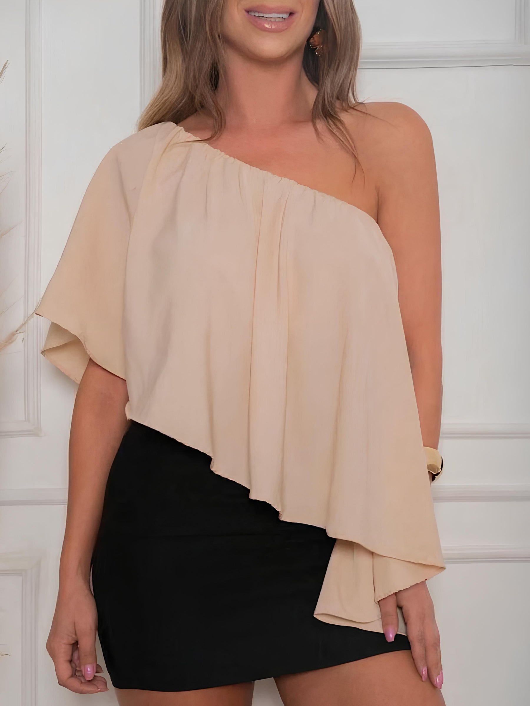 Blusa de Chiffon com Gola Assimétrica