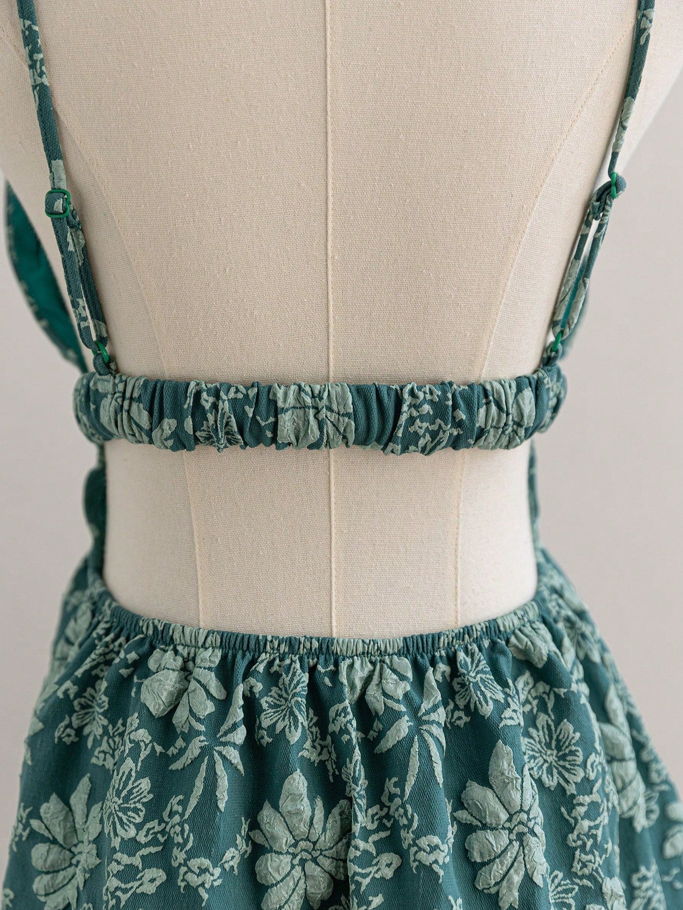 Vestido Curto com Decote em V – 9 Estampas e Cores