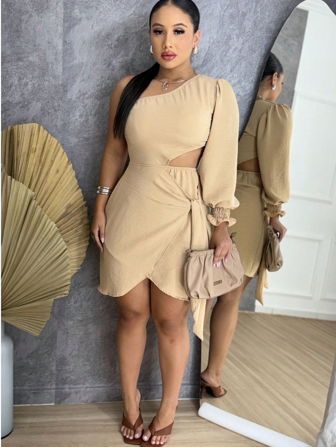 Vestido curto em crepe duna