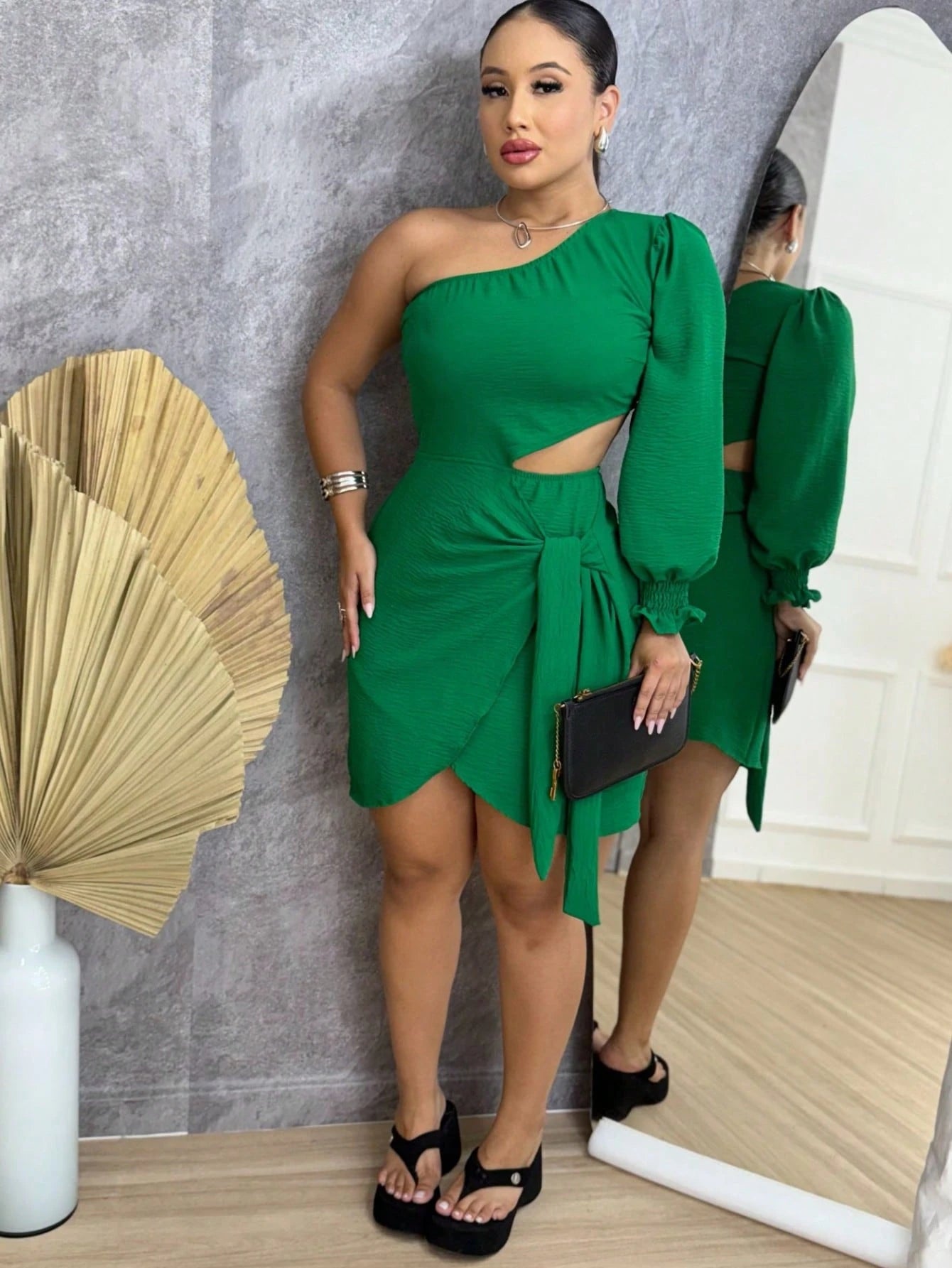 Vestido curto em crepe duna
