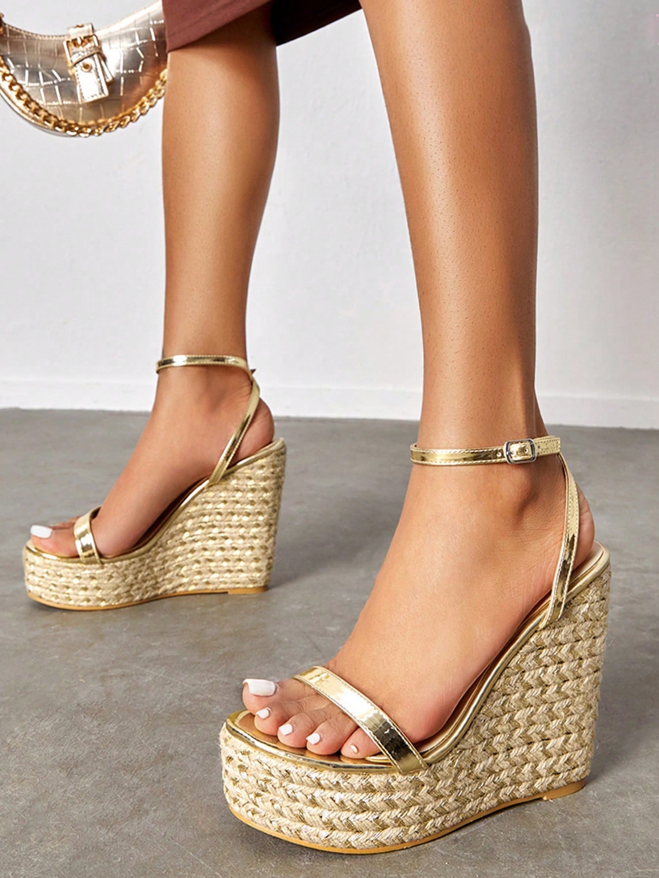 Sandália de Salto Grosso | 3 Cores Sofisticadas!