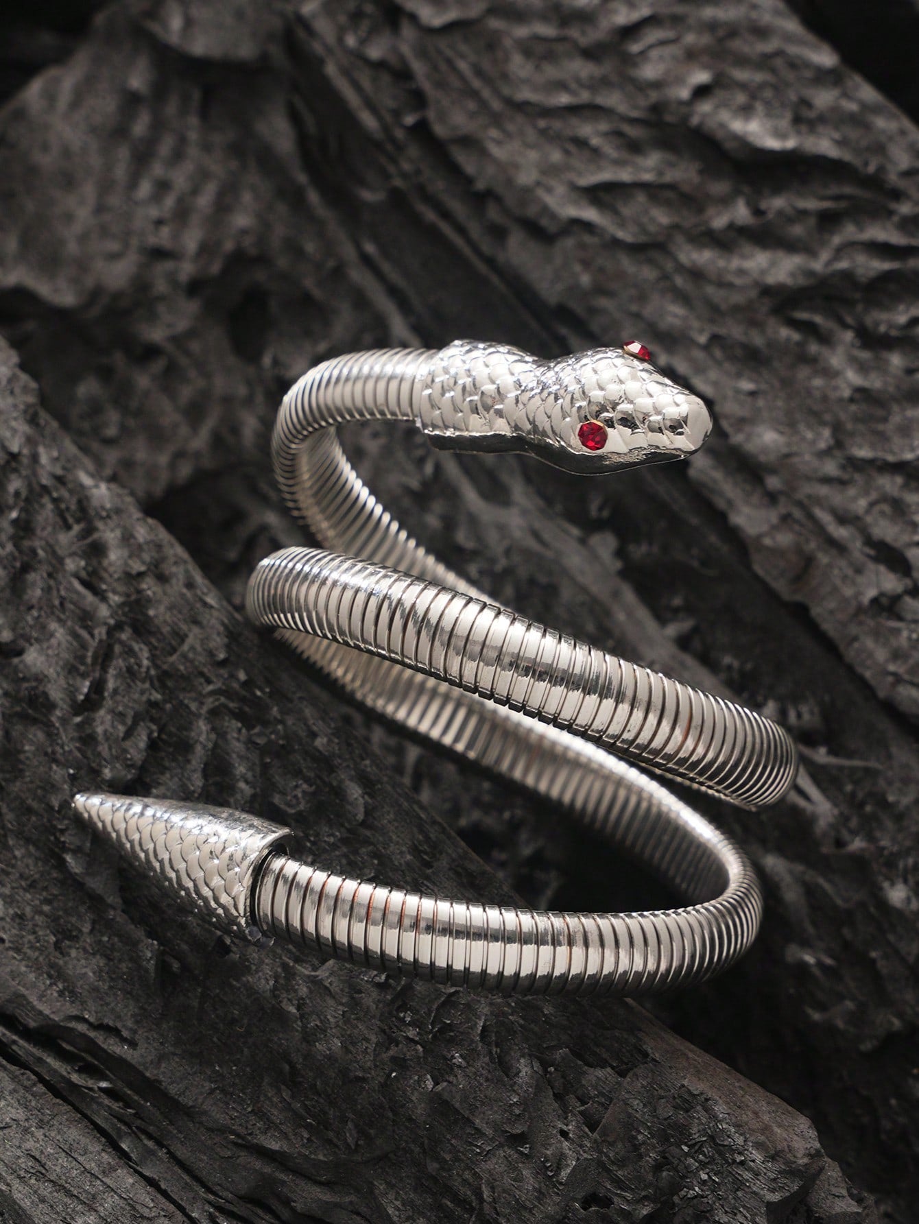 Pulseira feminina Cobra Entrelaçada – Dourado ou Prata | Estilo e Sofisticação