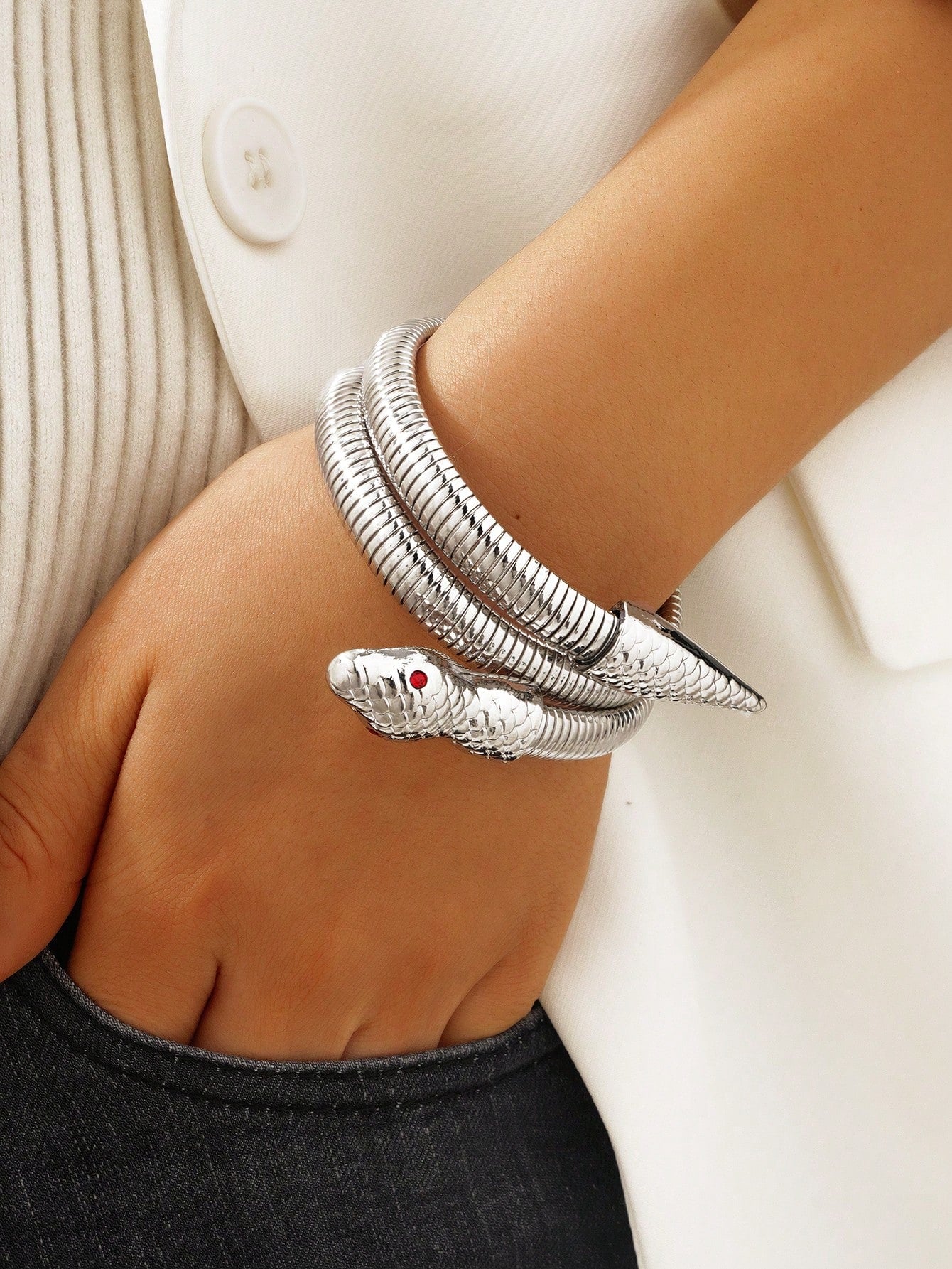 Pulseira feminina Cobra Entrelaçada – Dourado ou Prata | Estilo e Sofisticação