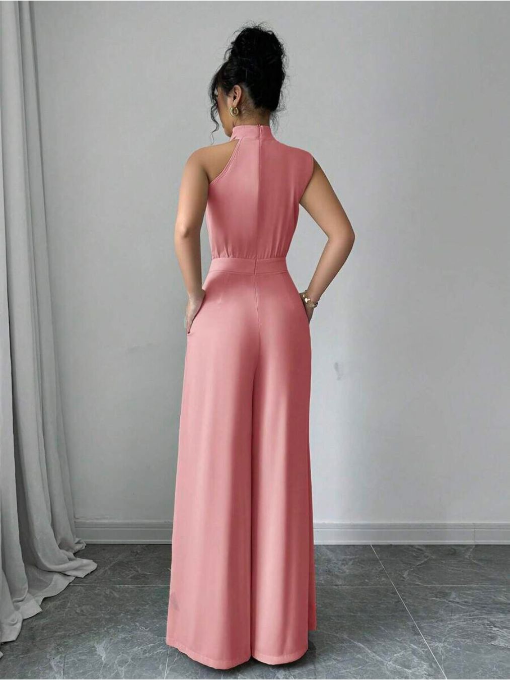 Macacão Palazzo Elegance: Sofisticação e Estilo em uma Única Peça