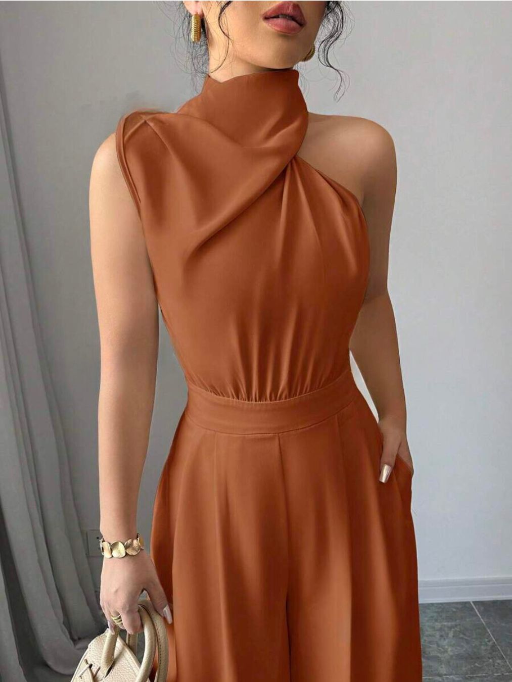 Macacão Palazzo Elegance: Sofisticação e Estilo em uma Única Peça