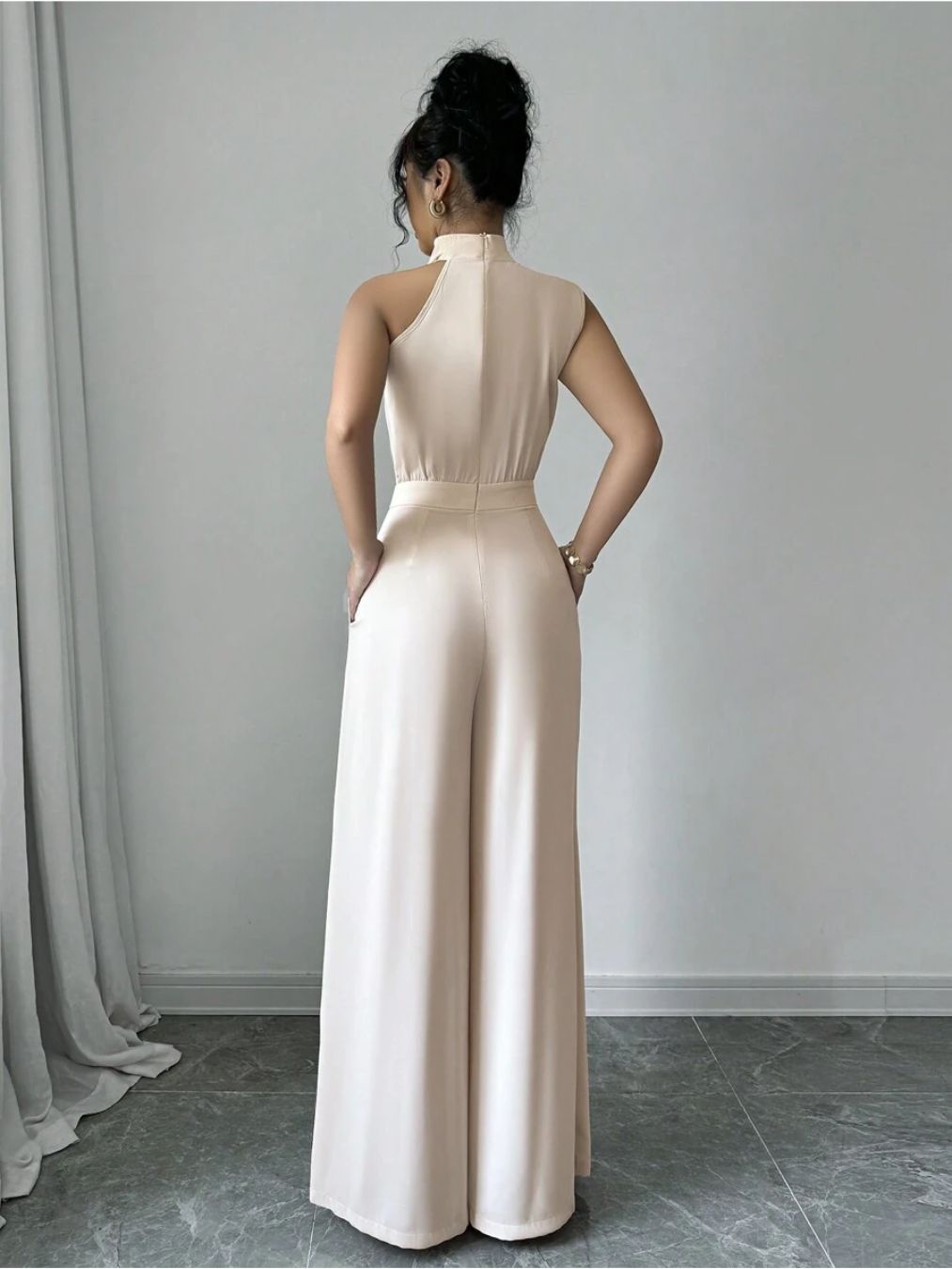 Macacão Palazzo Elegance: Sofisticação e Estilo em uma Única Peça