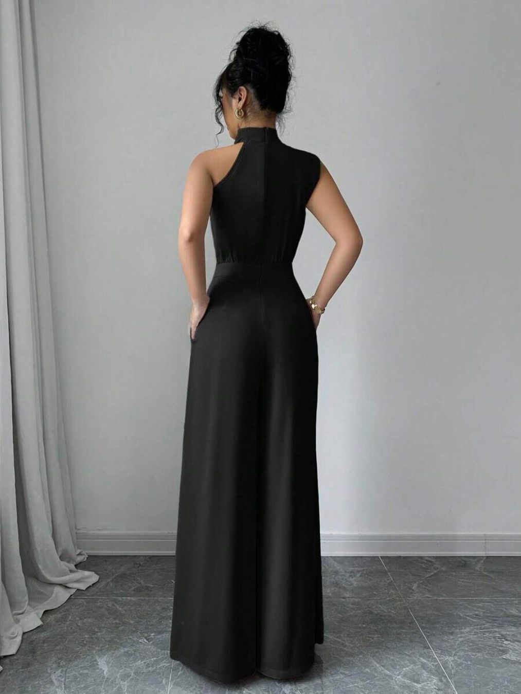 Macacão Palazzo Elegance: Sofisticação e Estilo em uma Única Peça